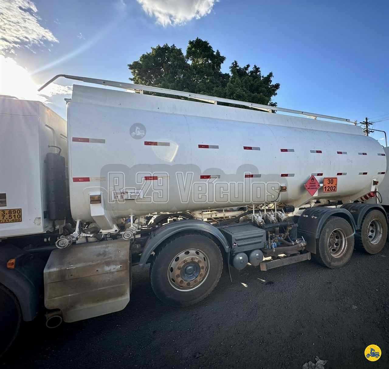 CARROCERIA SOBRE CHASSI  TRUCK TANQUE AÇO R29 Caminhões IRACEMAPOLIS SÃO PAULO SP